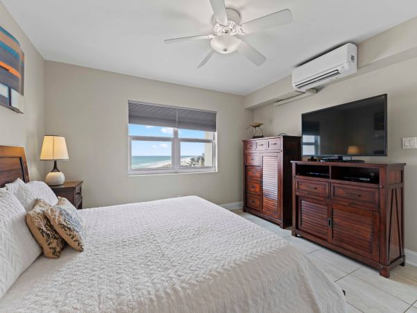 Beachfront 3 Bedroom Spacious Condo in Pensacola Beach