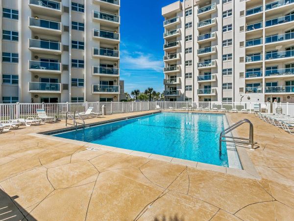 Beachfront 3 Bedroom Spacious Condo in Pensacola Beach