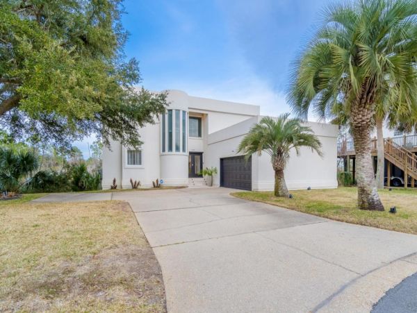 Coastal 3 Bedroom Vacation Home Near Pensacola Beach