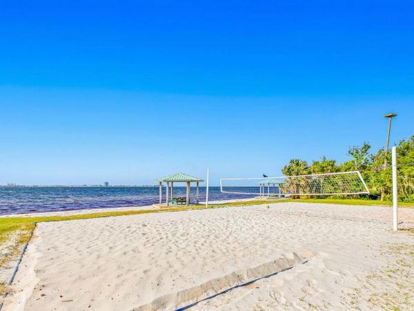 Coastal 3 Bedroom Vacation Home Near Pensacola Beach