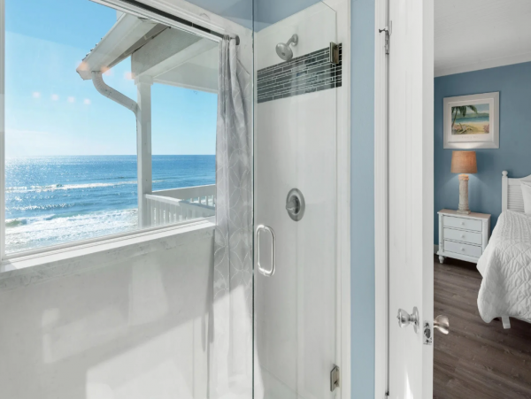 Dream Vacation 10 Bedroom Rental Located on the Beach