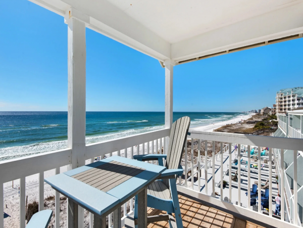 Dream Vacation 10 Bedroom Rental Located on the Beach