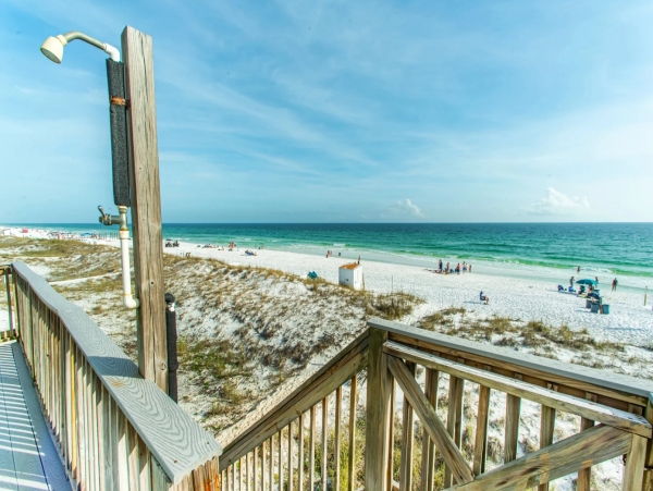 Dream Vacation 10 Bedroom Rental Located on the Beach