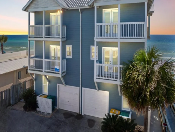 Dream Vacation 10 Bedroom Rental Located on the Beach