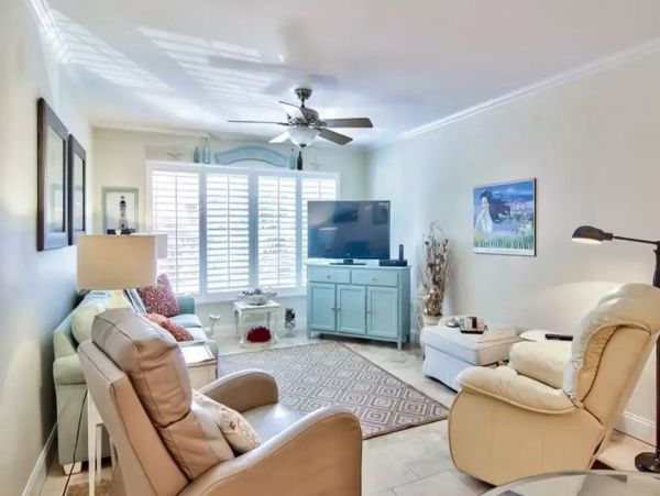 Cozy 2 Bedroom Vacation Condo in Largo with Pool & Tennis Court