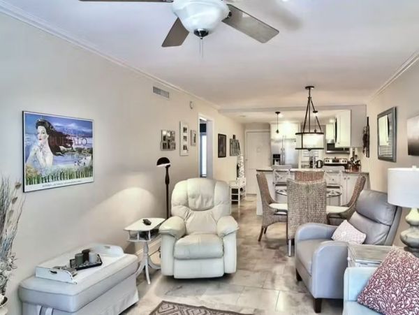 Cozy 2 Bedroom Vacation Condo in Largo with Pool & Tennis Court