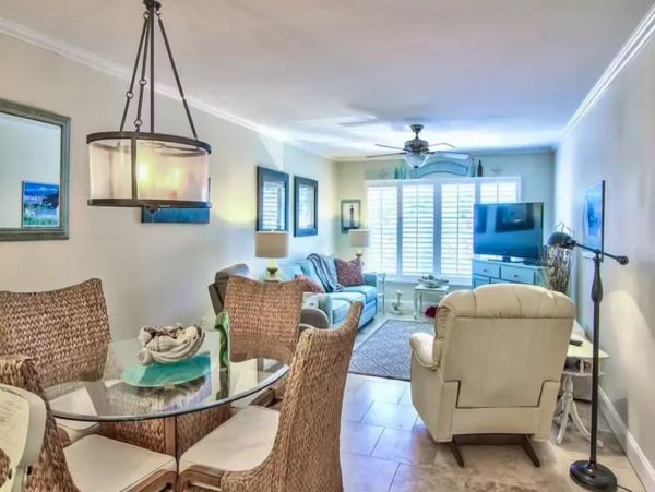 Cozy 2 Bedroom Vacation Condo in Largo with Pool & Tennis Court