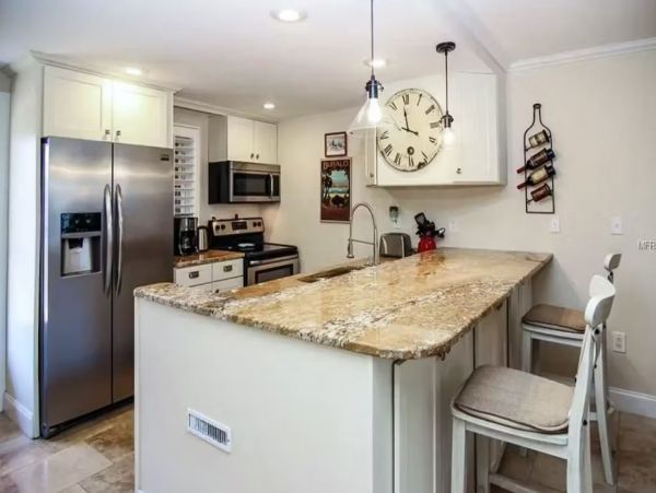 Cozy 2 Bedroom Vacation Condo in Largo with Pool & Tennis Court