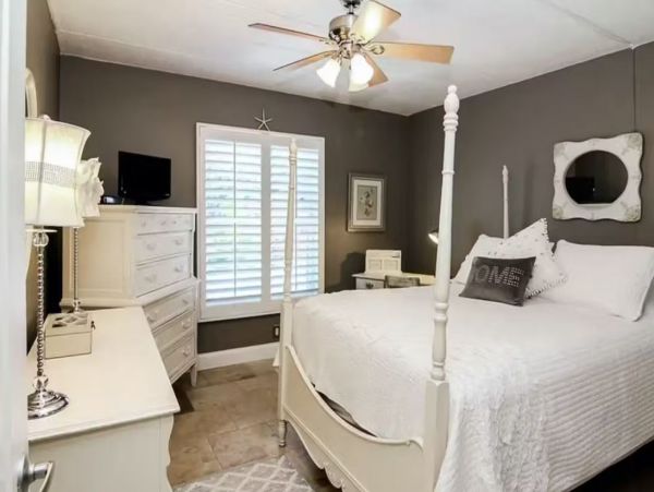 Cozy 2 Bedroom Vacation Condo in Largo with Pool & Tennis Court