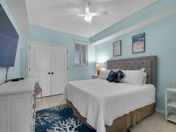 Beachfront Two Bedroom Vacation Condo with Full Gulf Views