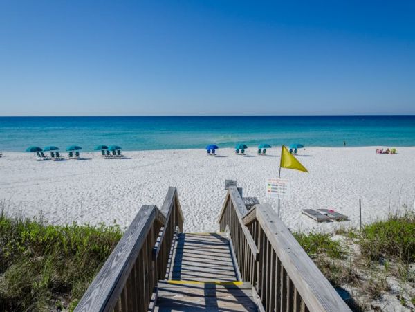 Beachfront Two Bedroom Vacation Condo with Full Gulf Views