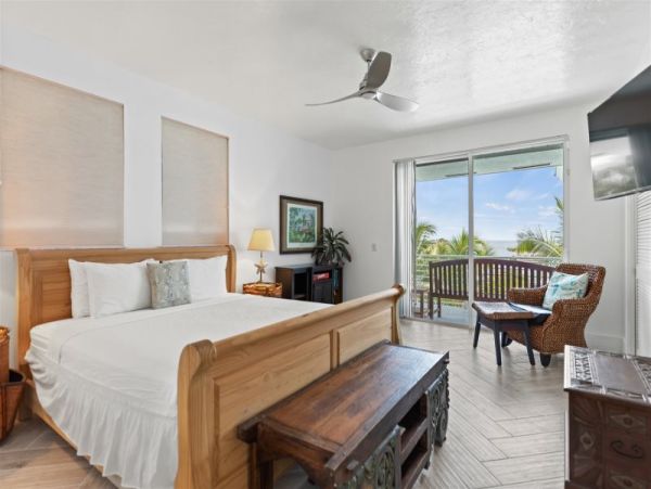 Gulf Front Pool & Spa Great Vacation Home in Marathon