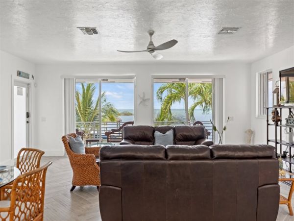 Gulf Front Pool & Spa Great Vacation Home in Marathon