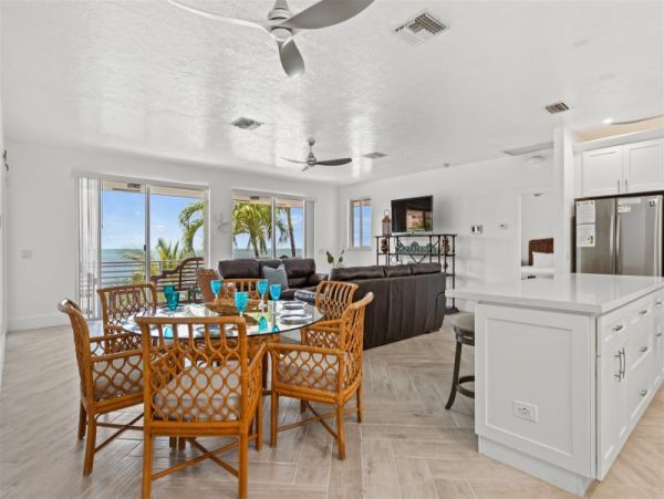 Gulf Front Pool & Spa Great Vacation Home in Marathon