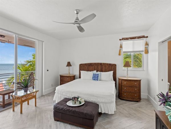 Gulf Front Pool & Spa Great Vacation Home in Marathon