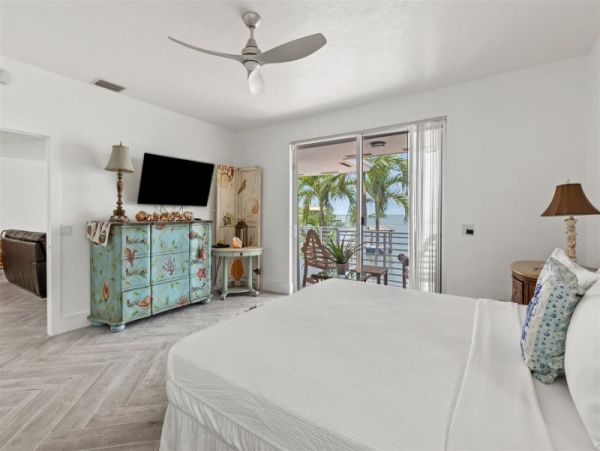 Gulf Front Pool & Spa Great Vacation Home in Marathon