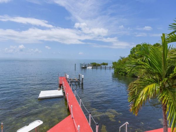 Gulf Front Pool & Spa Great Vacation Home in Marathon