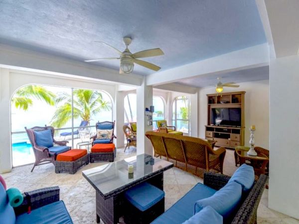 Gulf Front Pool & Spa Great Vacation Home in Marathon