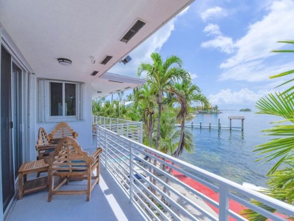 Gulf Front Pool & Spa Great Vacation Home in Marathon