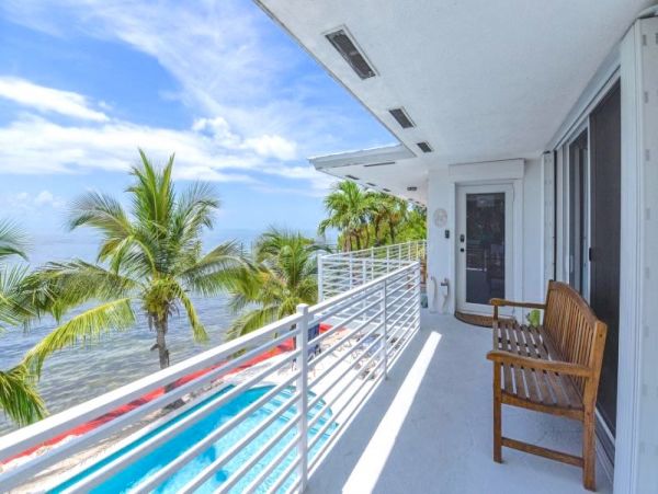 Gulf Front Pool & Spa Great Vacation Home in Marathon