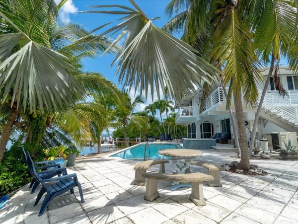 Gulf Front Pool & Spa Great Vacation Home in Marathon