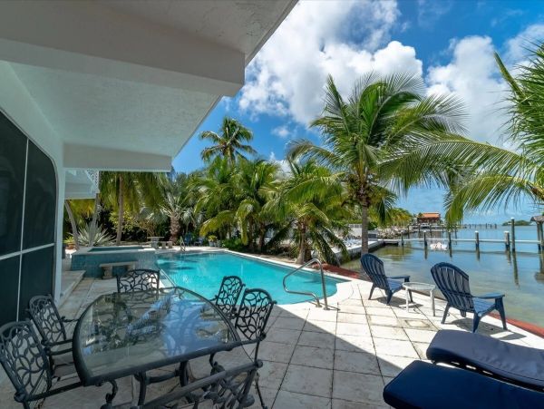Gulf Front Pool & Spa Great Vacation Home in Marathon