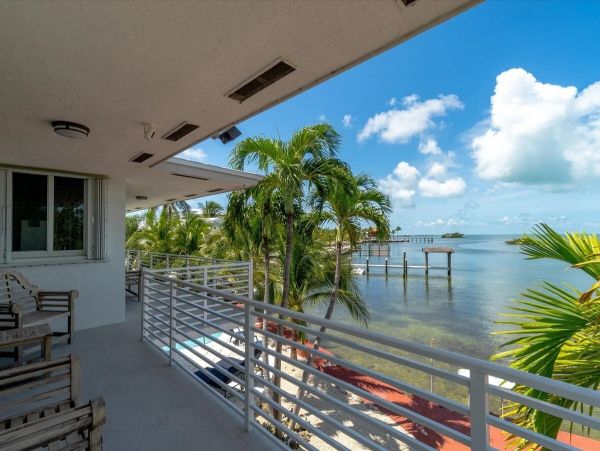 Gulf Front Pool & Spa Great Vacation Home in Marathon