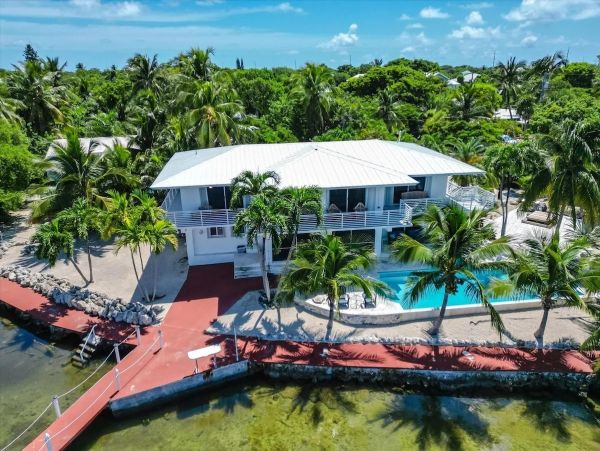 Gulf Front Pool & Spa Great Vacation Home in Marathon