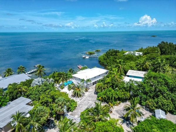Gulf Front Pool & Spa Great Vacation Home in Marathon