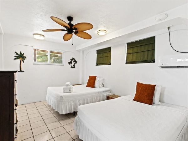 Gulf Front Pool & Spa Great Vacation Home in Marathon