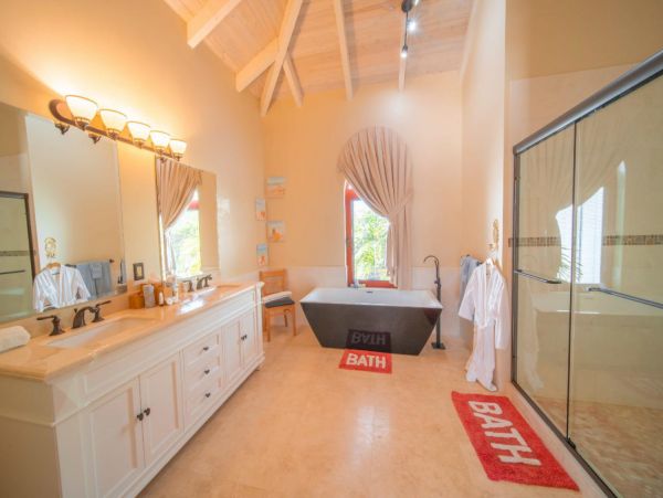 Luxurious 7 Bedroom Villa with Great Amenities