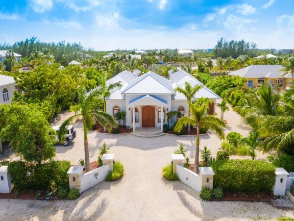 Luxurious 7 Bedroom Villa with Great Amenities