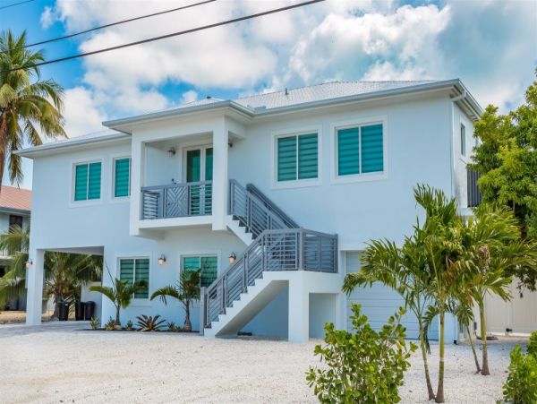 A Dream Vacation Home with Pool, Bikes & Kayaks Included!
