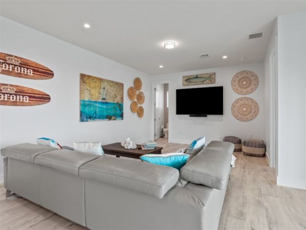 A Dream Vacation Home with Pool, Bikes & Kayaks Included!
