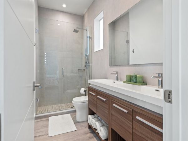 A Dream Vacation Home with Pool, Bikes & Kayaks Included!
