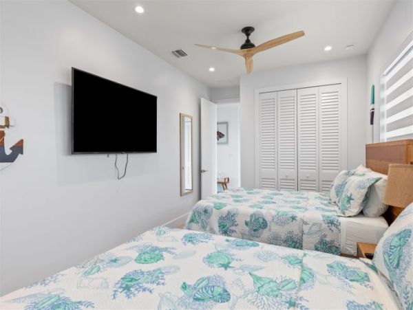 A Dream Vacation Home with Pool, Bikes & Kayaks Included!