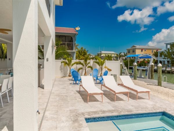 A Dream Vacation Home with Pool, Bikes & Kayaks Included!