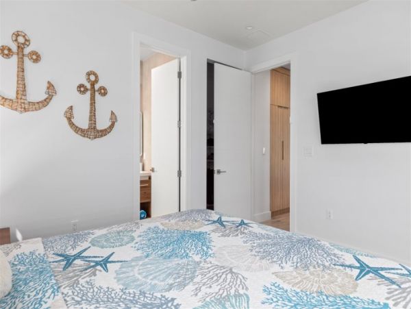 A Dream Vacation Home with Pool, Bikes & Kayaks Included!