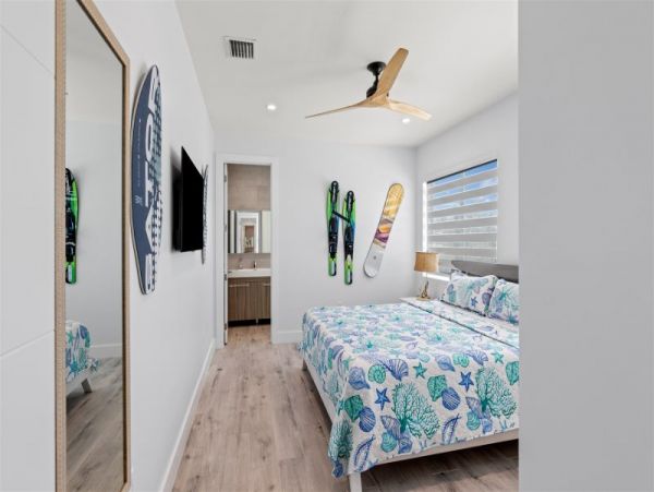 A Dream Vacation Home with Pool, Bikes & Kayaks Included!