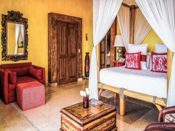 Luxury Oceanfront Puerto Vallarta Estate with Guest house