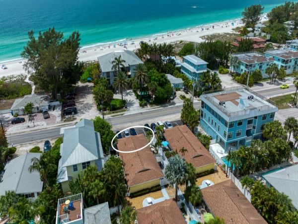 Charming Anna Maria Island Vacation Cottage