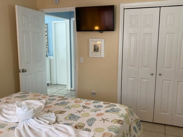 Charming Anna Maria Island Vacation Cottage