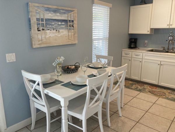 Charming Anna Maria Island Vacation Cottage
