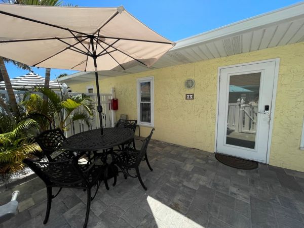 Charming Anna Maria Island Vacation Cottage