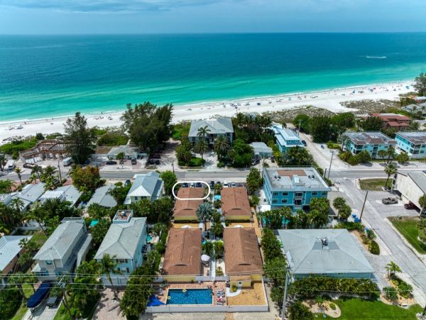 Charming Anna Maria Island Vacation Cottage