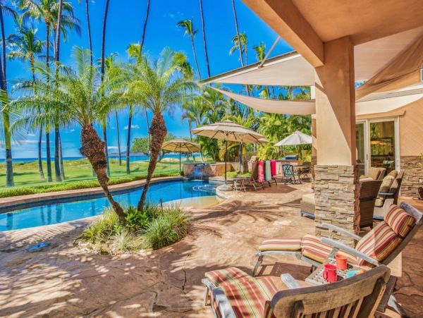 Beachfront Luxury Vacation Villa in Maui with Pool and Views