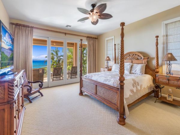 Beachfront Luxury Vacation Villa in Maui with Pool and Views