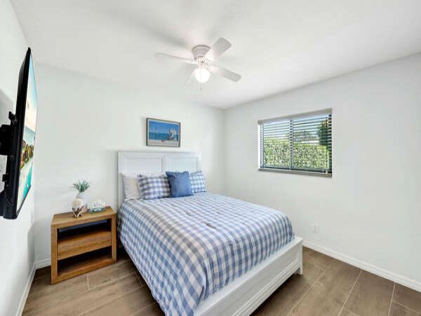 Naples Charming 3 Bedroom Vacation Home Sleeps 6