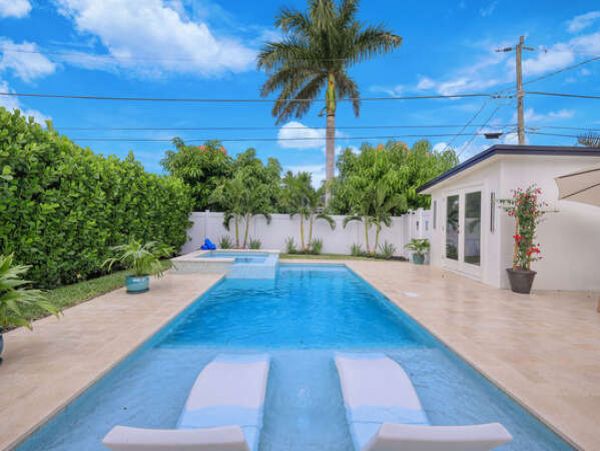 Naples Charming 3 Bedroom Vacation Home Sleeps 6