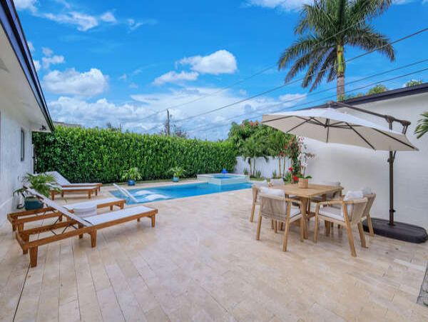 Naples Charming 3 Bedroom Vacation Home Sleeps 6